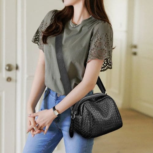 Bolsa Transversal Feminina em Couro